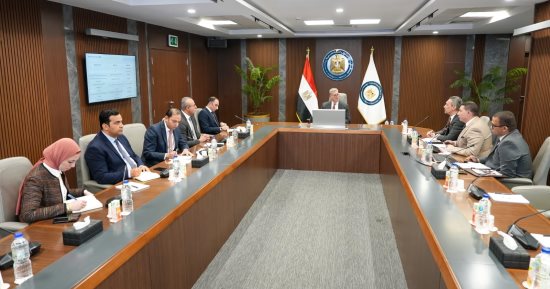 وزير البترول يبحث تطوير آلية تدريب جميع سائقى نقل المنتجات البترولية