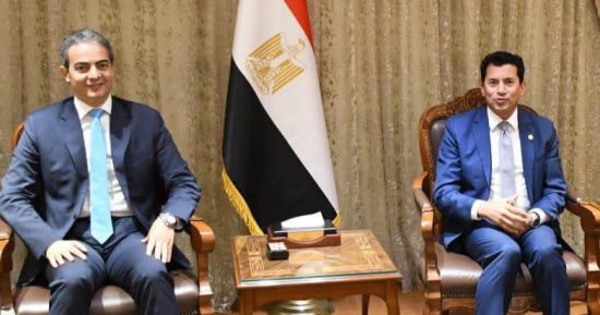 نقيب الإعلاميين يهنئ وزير الشباب لاختياره رئيسا للجنة الحكومية الدولية للتربية 