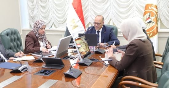 وزير العمل يبحث مع مسؤولى البنك الدولى إعداد تقرير مؤشرات رأس المال البشرى