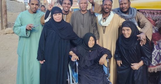 عمرها 111 سنة.. الحاجة بدور من أسوان تصر على الإدلاء بصوتها بانتخابات النواب