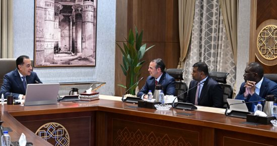 رئيس الوزراء يلتقي رئيس قسم الأصول الأساسية والبلدان الناشئة بشركة شيفرون