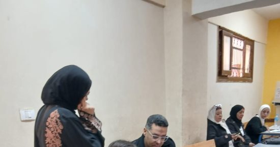 إقبال كثيف من نساء الوراق على اللجان فى ثانى أيام الإعادة بانتخابات النواب