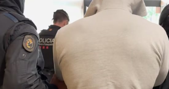 باع أدوية مغشوشة.. اعتقال طبيب انفلونسر متهم بقيادة شبكة دولية فى برشلونة