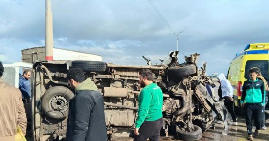 إصابة 4 أشخاص فى انقلاب ميكروباص بالدقهلية على طريق صهرجت بميت غمر