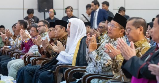 د. العيسى يلقي الكلمة الافتتاحية لمؤتمر إندونيسيا للوئام بين أتباع الأديان
