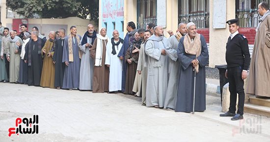 طوابير الناخبين تصطف أمام اللجان فى انتخابات مجلس النواب بالعياط والدقى 
