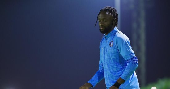 فيستون ماييلي يقترب من الدوري السعودي بعد تلقيه عرضًا من أحد أندية الوسط