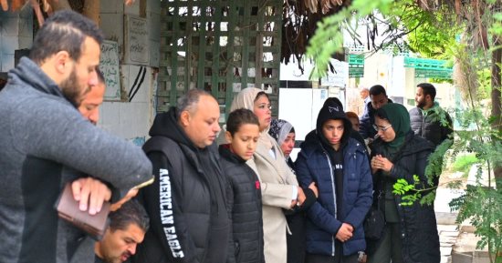 فى لفتة وفاء ومحبة.. سباحو نادى الزهور يزورون قبر زميلهم يوسف فى بورسعيد