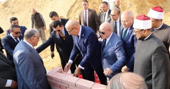 رئيس مجلس القضاء الأعلى يضع حجر أساس مسجد شهداء القضاة بالتجمع السادس  