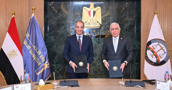 النائب العام يستقبل وزير الاتصالات وتكنولوجيا المعلومات بمقر مكتبه
