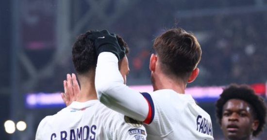 باريس سان جيرمان يفوز على ميتز 3-2 في مواجهة مثيرة بالدوري الفرنسي