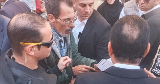 رئيس الوزراء يحل مشكلة مواطن ناشده بالعودة لوظيفته