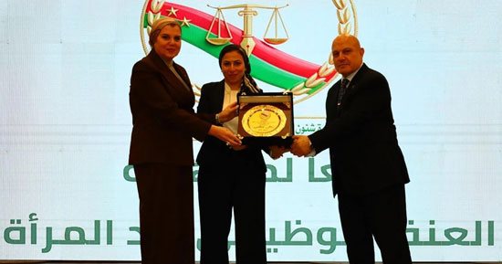 النيابة الإدارية تُكرّم عددًا من القائمين على قضايا مناهضة العنف ضد المرأة.. صور 