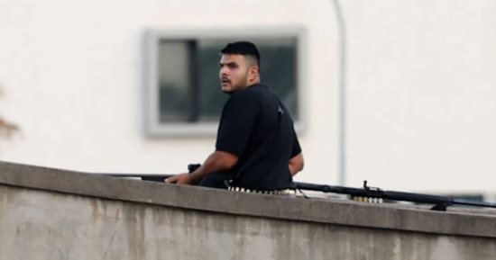 العالم هذا المساء.. 12 قتيلا و30 مصابا بهجوم استهدف عيد حانوكا اليهودي في أستراليا.. حماس تنعى قائد التصنيع العسكري رائد سعد وتعيّن خليفة له.. أوكرانيا تستهدف قطار وقود للجيش الروسي في القرم.. صور وفيديو