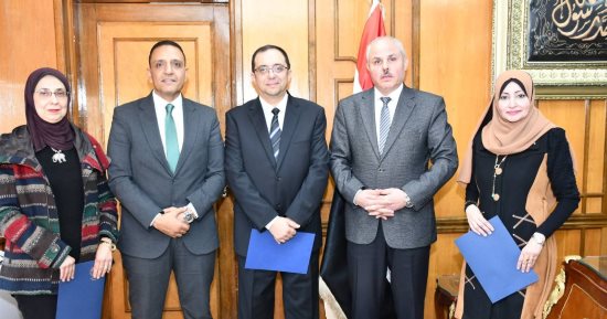 رئيس جامعة القناة يصدر قرارات بتعيين قيادات جديدة بكلية التجارة