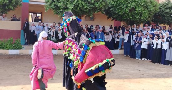 قوافل ثقافية لتنمية الوعى بالقضية السكانية تجوب مدارس بنى سويف.. تنفيذ عروض فنية واكتشاف مواهب وورش حرفية وتسويق إلكتروني داخل المدارس الثانوية بالقرى.. وتعريف الطلاب بإنجازات  الجمهورية الجديدة.. صور