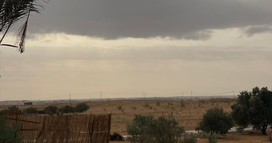 أمطار على العريش وغيوم كثيفة تغطي سماء الشيخ زويد ورفح