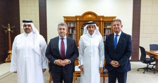 رئيس الأعلى للإعلام يلتقى رئيس المؤسسة القطرية للإعلام