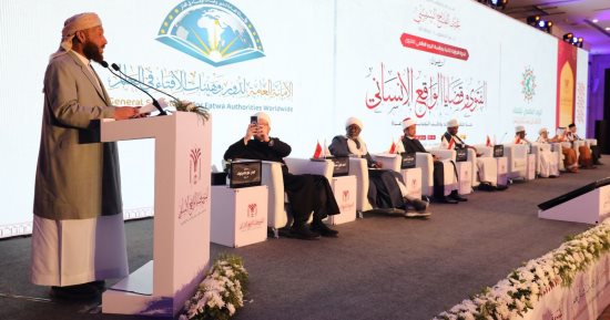 وزير الأوقاف اليمني: الفتوى لم تعد شأنا فرديا بل أداة توجيه وبناء مؤسسى