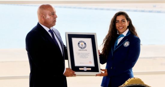 كامل الوزير يتسلم شهادة دخول ميناء السخنة موسوعة جينيس كأعمق حوض من صنع الإنسان