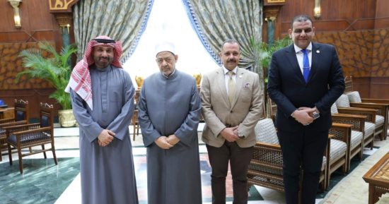 شيخ الأزهر يستقبل وفدا نقابيا رفيع المستوى ويؤكد: العمال سواعد البناء