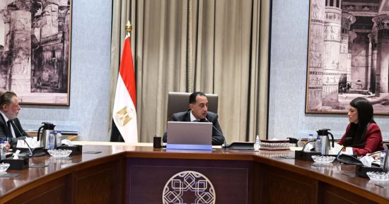 رئيس الوزراء: الحكومة هدفها خفض الدين العام والخارجى وتقليل أعباء خدمته