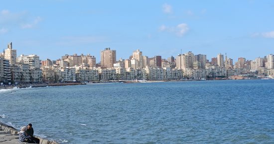 أجواء باردة مع انخفاض درجات الحرارة بالإسكندرية.. فيديو