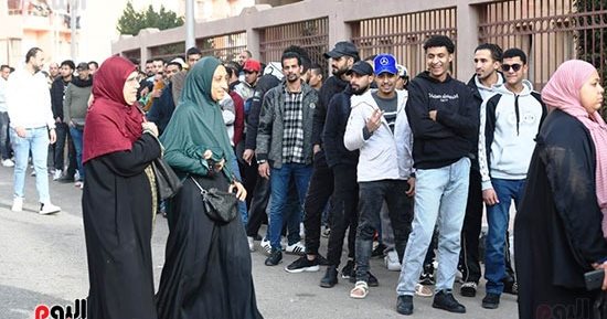 زحام من طوابير الناخبين فى الخليفة والمقطم والأسمرات للتصويت بانتخابات النواب.. صور