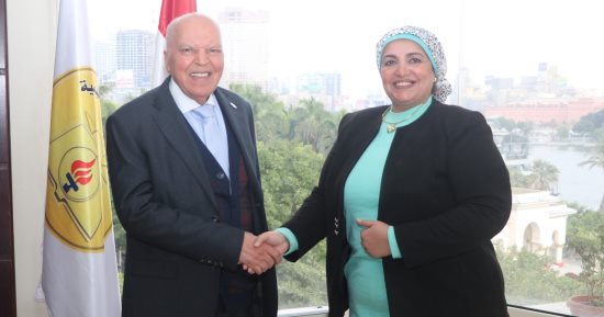 نقيب المعلمين يبحث مع مدير عام إدارة عين شمس التعليمية دعم مبادرة "المربى الفاضل"