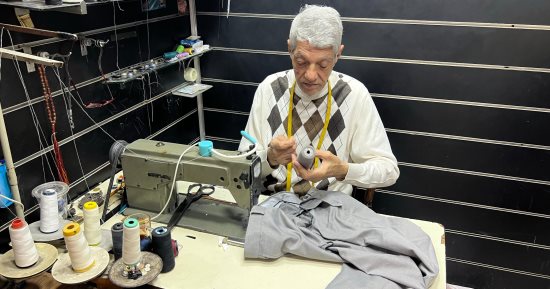 خياط الأناقة في بورسعيد.. 65 عامًا من ميدان المنشية لبيوت البشوات.. صور