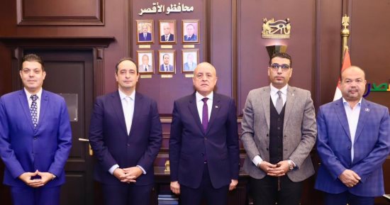 محافظ الأقصر ومدير مكافحة الإدمان يدشنان مبادرة للتوعية بخطورة المخدرات