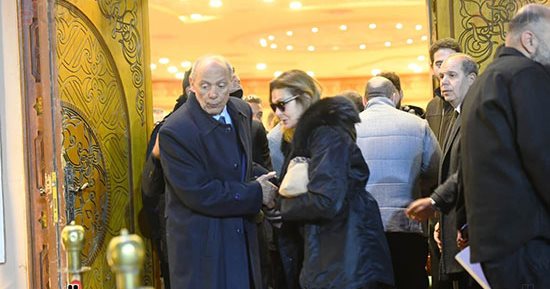 يسرا وأحمد السقا ومحمود بزاوى وشريف رمزى ومصطفى خاطر فى عزاء شقيقة عادل إمام.. صور 