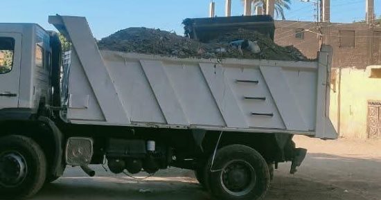 رفع 60 طن من القمامة والأتربة فى حملة نظافة بمركز ساقلته فى سوهاج