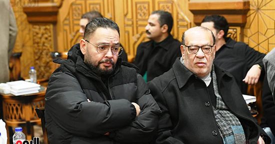 صلاح عبد الله وعمرو يوسف وأحمد رزق يقدمون العزاء فى أرملة الراحل مصطفى متولى..فيديو وصور 