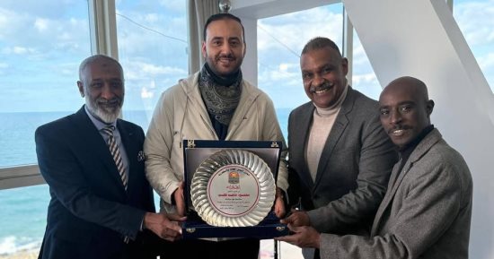 محمود قطب عضو مجلس سموحة يستقبل وفدا من النادي النوبي بالإسكندرية