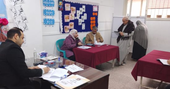 الشباب وكبار السن.. تنوع الفئات المشاركة فى الإعادة بانتخابات النواب في المطرية