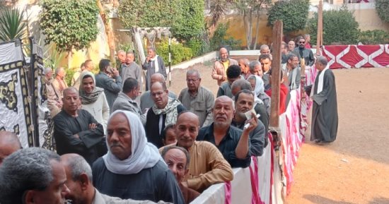 جولة الإعادة تحسم المقاعد.. مشاركة لافتة وتنافس محتدم فى المرحلة الثانية لانتخابات مجلس النواب.. شركاء الوطن يدا بيد بقرية طنط الجزيرة بطوخ.. إقبال كثيف على لجان فايد بالإسماعيلية والسيدات يتصدرن المشهد.. صور