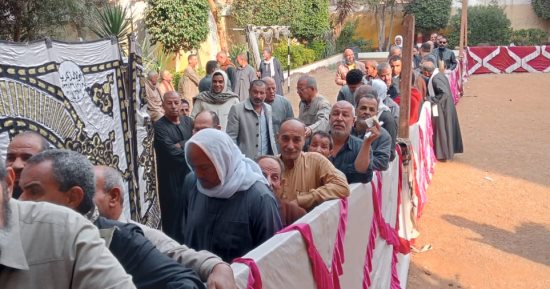طوابير من الناخبين أمام لجنة الدير بجولة الإعادة بانتخابات مجلس النواب بالقليوبية