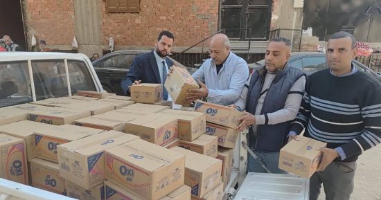 حماية المستهلك والتموين بالأقصر تضبطان 2160 كيس منظفات.. صور