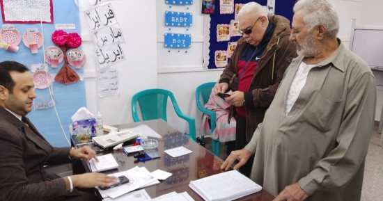 رؤساء اللجان الفرعية في المطرية يذللون العقبات أمام الناخبين في المطرية