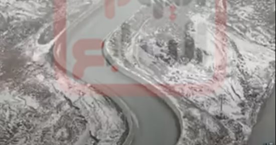 ثلوج تغطى جبال اللوز فى تبوك بالسعودية.. فيديو