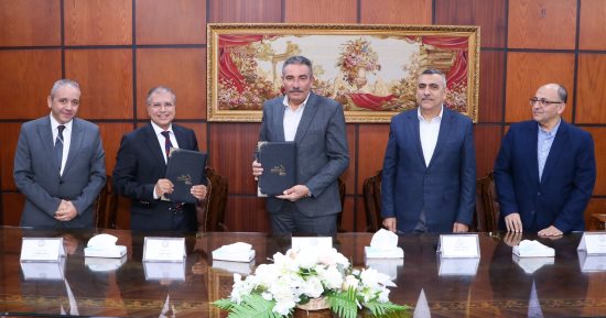 ميناء دمياط يوقع عقدين لمشروعين جديدين لتنظيم حركة الشاحنات وتعزيز كفاءة التشغيل