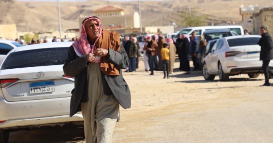 كبار السن يتصدرون المشهد بانتخابات النواب رغم الأجواء الباردة فى سيناء