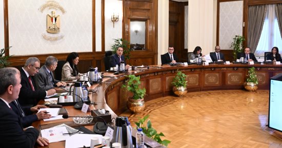 رئيس الوزراء يجتمع بأعضاء اللجنة الاستشارية لتطوير السياحة
