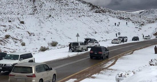 أمريكا وكندا ليستا وحدهما.. بلاد عربية تواجه الثلوج أيضا.. لبنان يواجه منخفضين جويين وتساقط الثلوج.. أرصاد الجزائر تحذر من ثلوج كثيفة فى عدة ولايات.. ارتفاعات قياسية لجليد المغرب.. ومناطق سعودية تكتسى بالثلوج