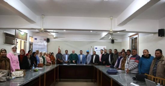 تدريب المرشدين الزراعيين بسوهاج حول زيادة إنتاجية محصول الذرة الرفيعة