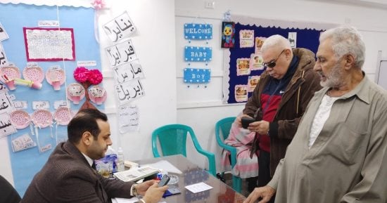 كبار السن والشباب يزينون المشهد الانتخابى فى المطرية 