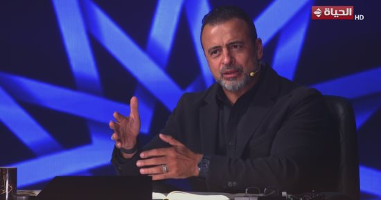 دولة التلاوة.. مصطفى حسنى: على العبد أن يدافع عن الله فى هذه الحالة