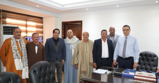 وزير الزراعة يستقبل وفداً من مزارعى الإصلاح الزراعى بالبحيرة وأسوان 