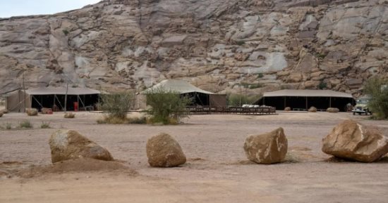 إقبال على مواقع التخييم للاستمتاع بالأجواء الشتوية فى حائل بالسعودية